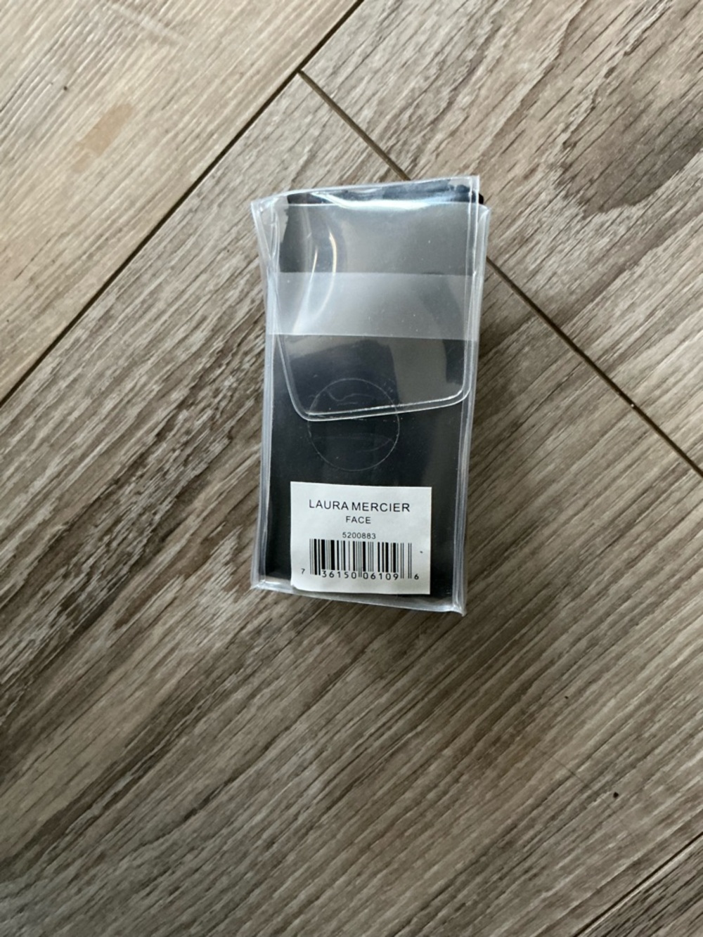 NIP Laura Mercier Face Brush w/Black Carrying Pouch